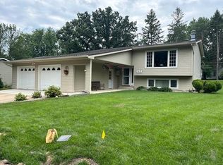 914 Spicer Rd, Albert Lea, MN 56007