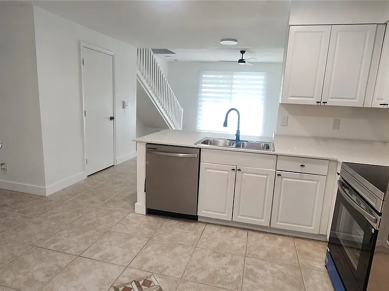 1599 Veracruz Ln — Photo 11