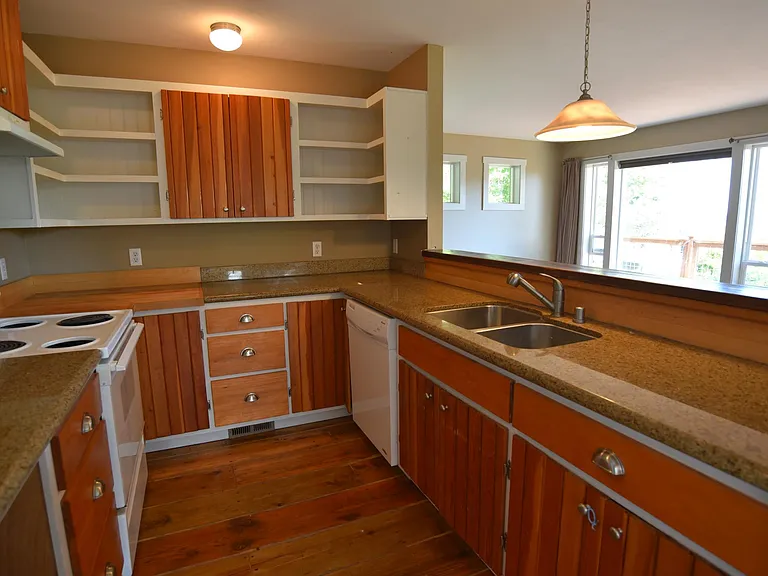 8412 Yvonne Way — Photo 9