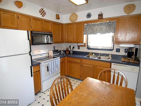 3rd image of 15077 Barkwood Dr