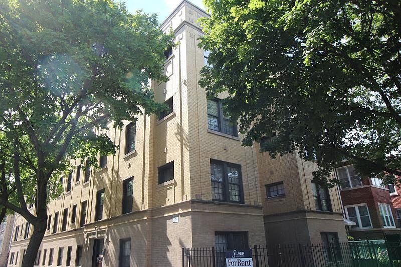 1st image of 3104 W Sunnyside Ave #2