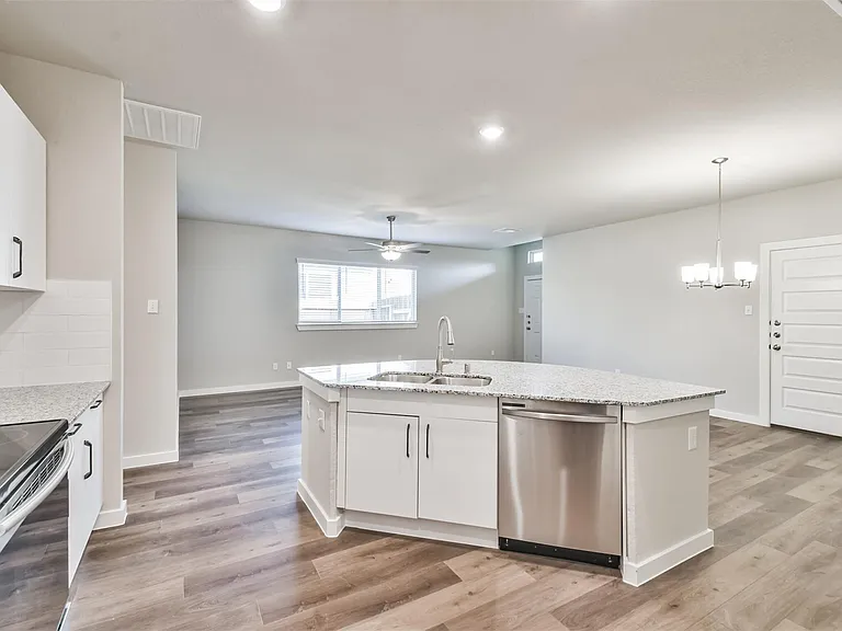9800 Grosbeak Ln — Photo 4