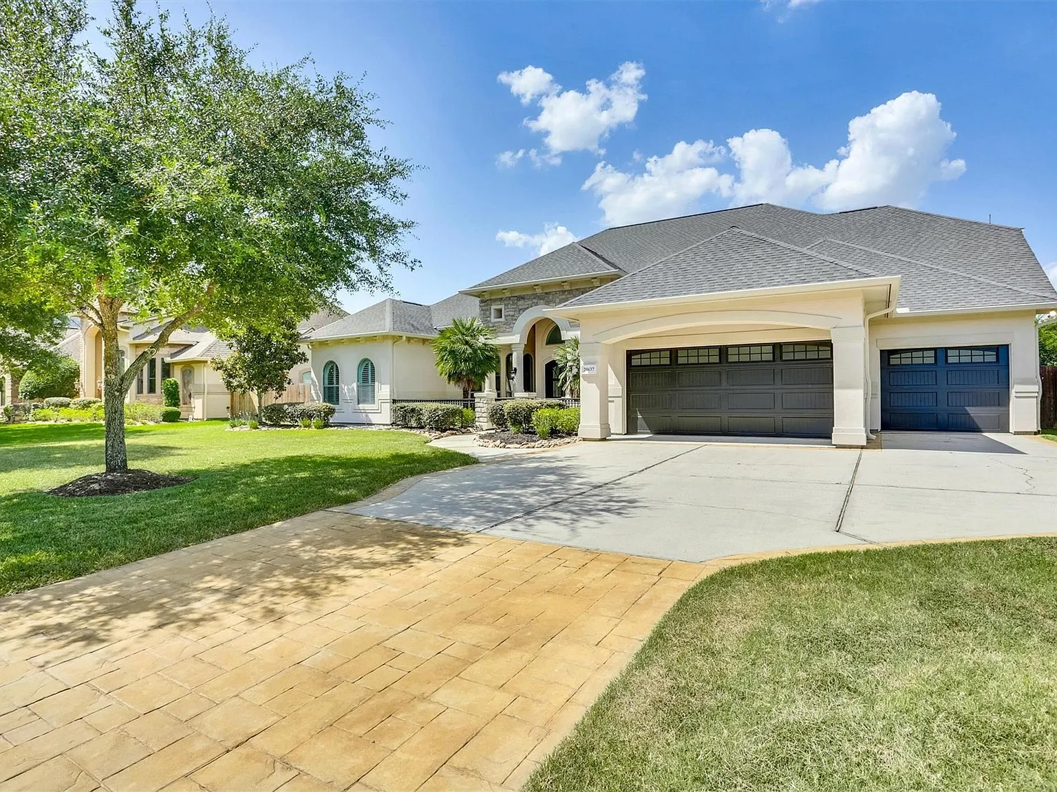 4 bed, 4.5 bath, 4840 sqft, $5,000 — Photo 3