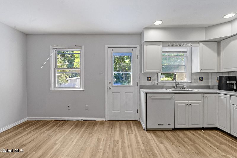 4th image of 196 Mount Hope Drive