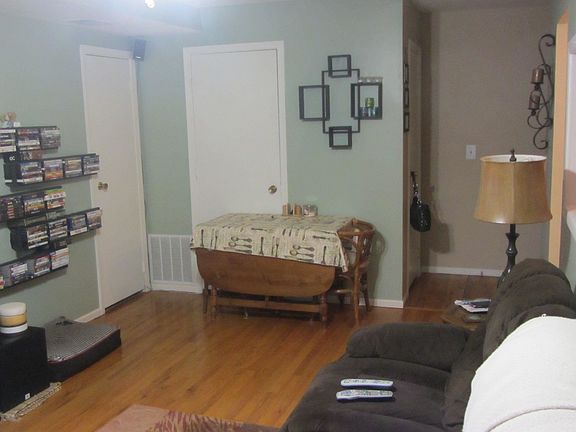 Living Room/Dining