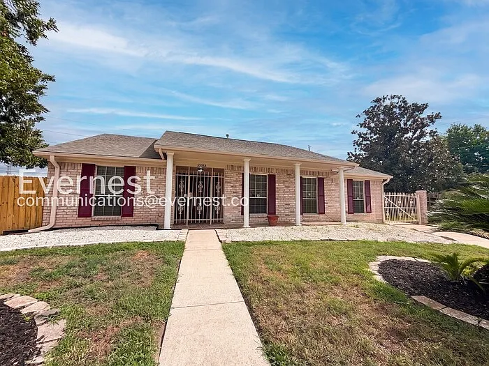 3 bed, 2.0 bath, 1942 sqft, $1,845 — Photo 1