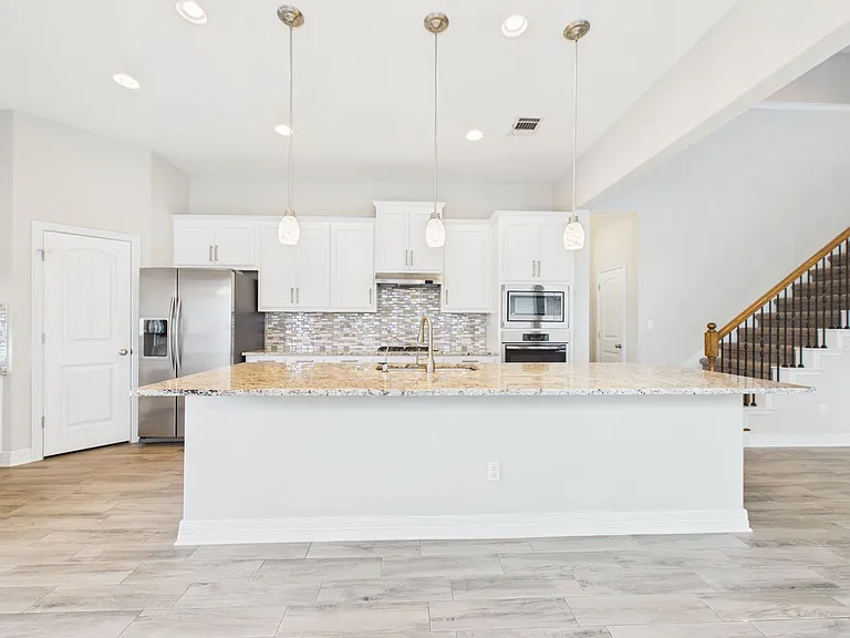 105 Auburn Cv — Photo 21