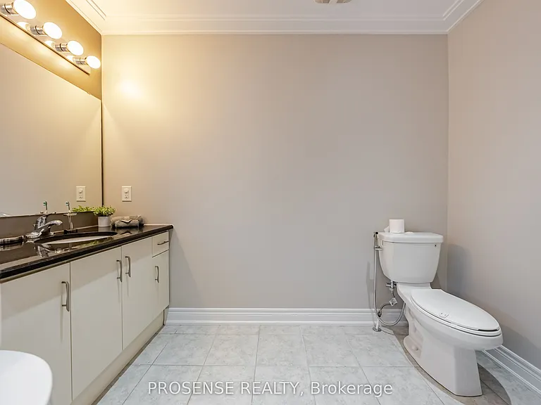 8 Macbean Cres — Photo 35