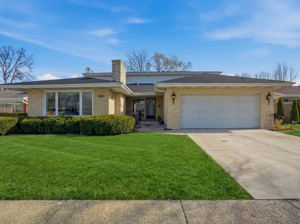 1425 Stonegate Rd, La Grange Park, IL 60526