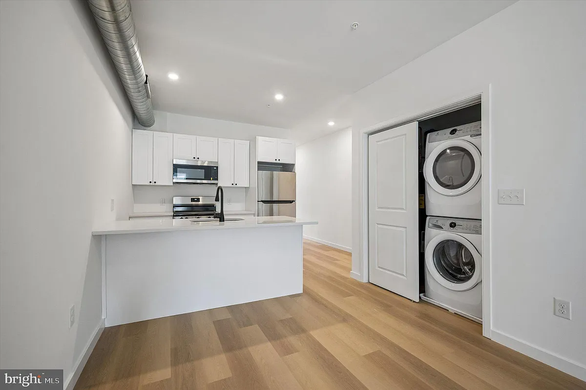 Building Photo - 2032 E Lehigh Ave #2