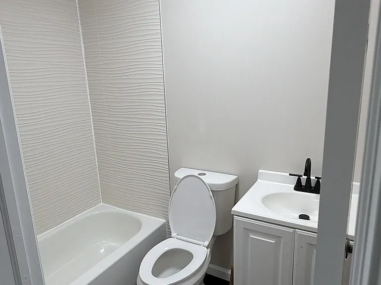 211 N Collington Ave — Photo 5