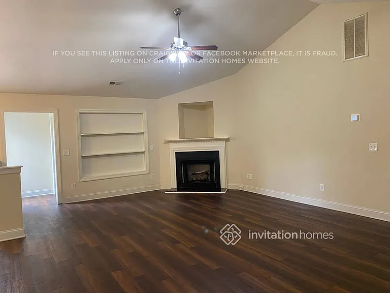 2420 Laura Dr — Photo 3