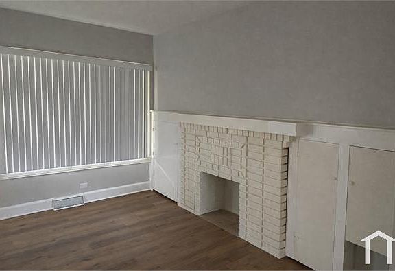 2nd image of 4740 Burleigh Rd