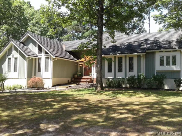 100 Jamestown Ln, Bracey, VA 23919