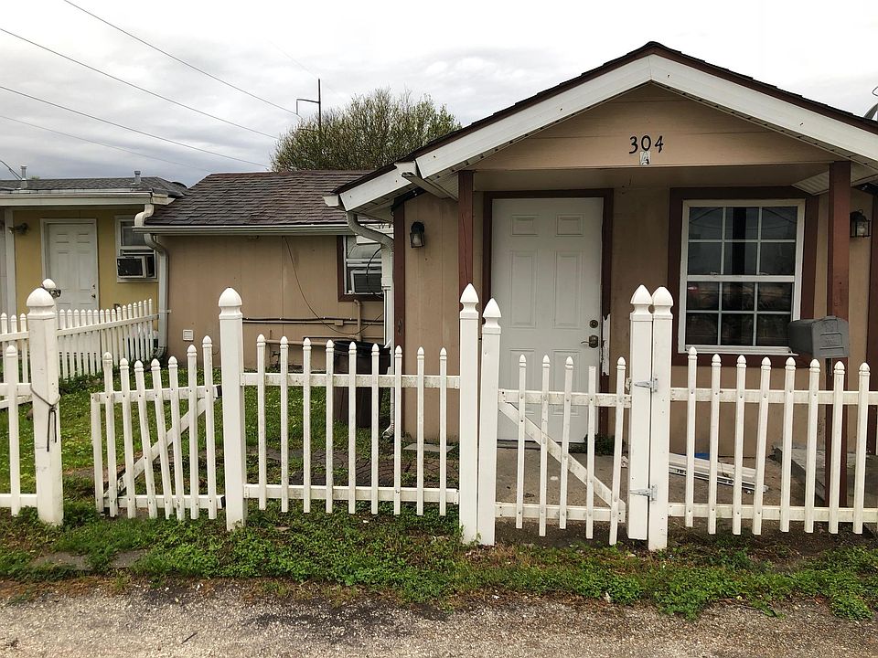 1st image of 304 N Turnbull Dr