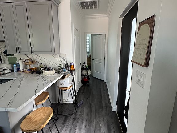 5th image of 10249 Louise Ave