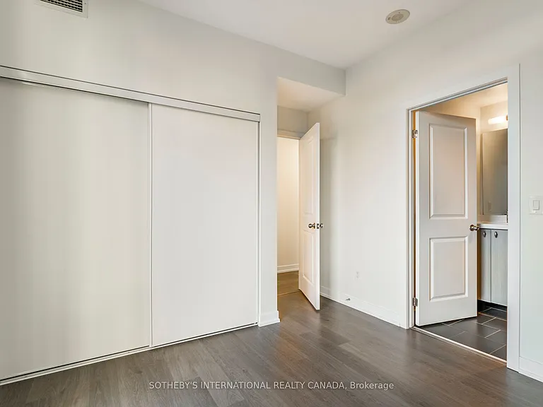 105 George St #713 — Photo 27