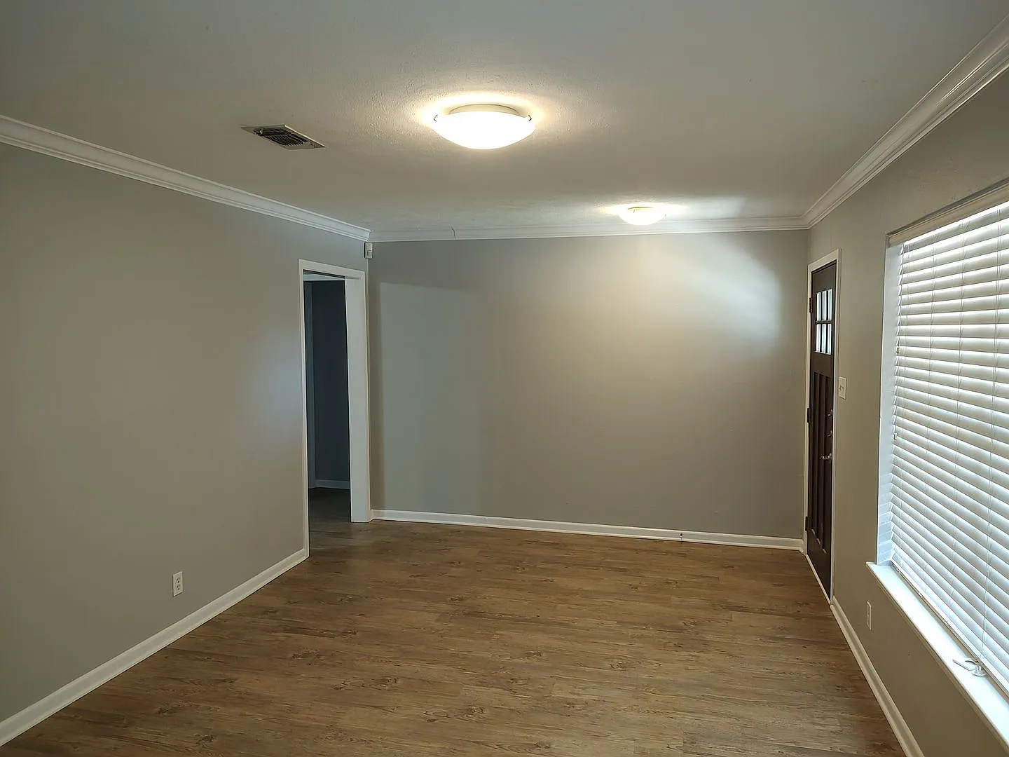 Nice updated older house in established neighborhood in Central Austin — Photo 3