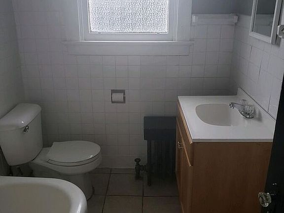 3rd image of 150 Fairfield Ave APT 4