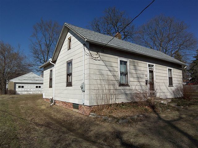 1st image of 414 W Main St