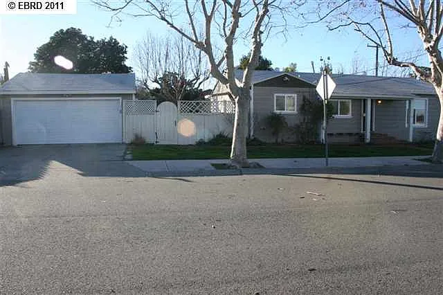 550 Seeno Ave photo 1