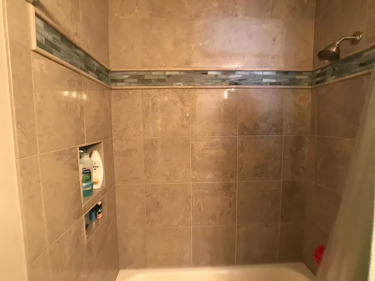 Guest Tub and shower