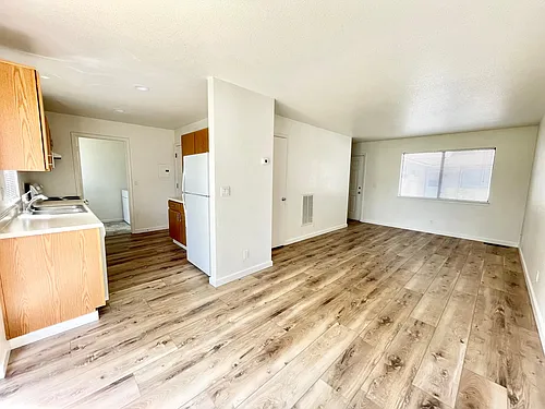 4686 Oak St Photo 1