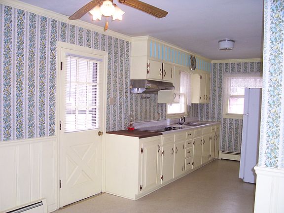 3rd image of 102 Wintergreen Ave