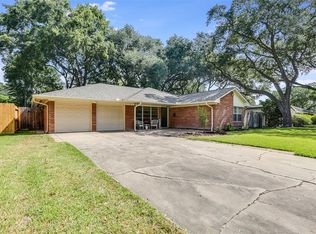 6010 Clarewood Dr, Houston, TX 77081