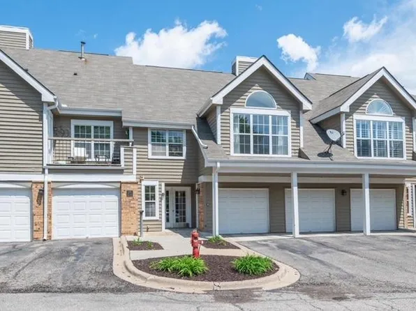 6165 Chasewood Pkwy APT 202, Minnetonka, MN 55343