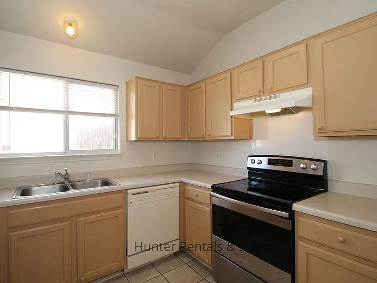 1516 Grey Fox Trl — Photo 10