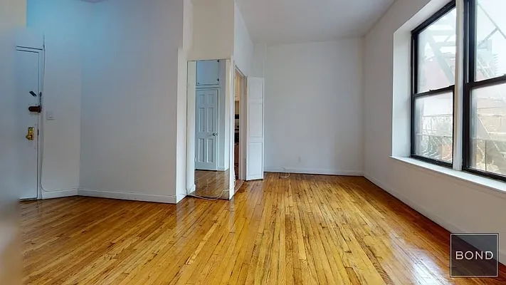 Rented by Bond New York | media 25