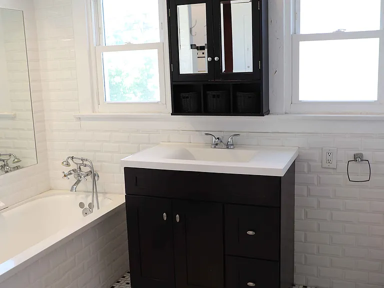 8001 1/2 Blackburn Ave — Photo 21