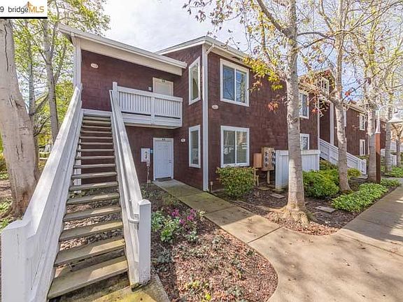 2nd image of 98 Bayside Ct