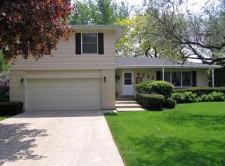 232 El Paso Ln, Carol Stream, IL 60188