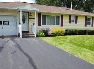200 Fay Ln, Minoa, NY 13116