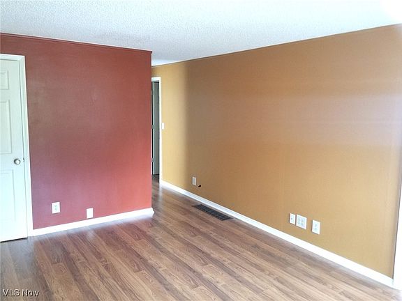 4th image of 1189 Eastwood Ave
