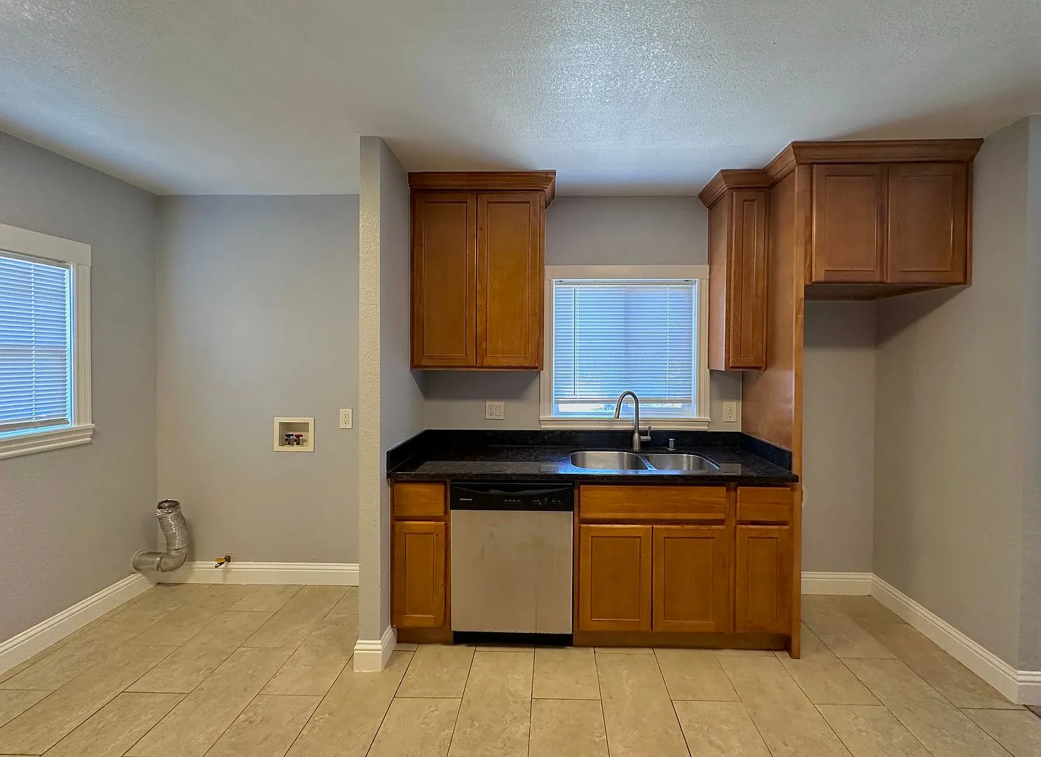 2 Bed 1 Bath House in Oakland - Coming soon — Photo 4