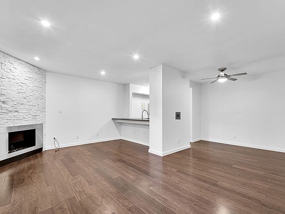 4th image of 141 S Clark Dr APT 109