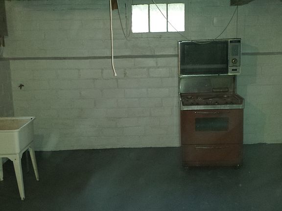 4th image of 12901 Maplerow Ave