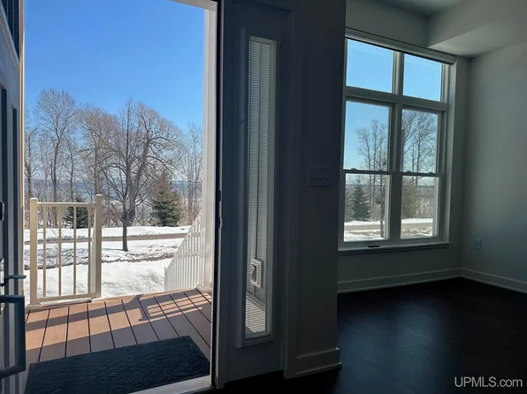 776 S Lakeshore Blvd, Marquette, MI 49855