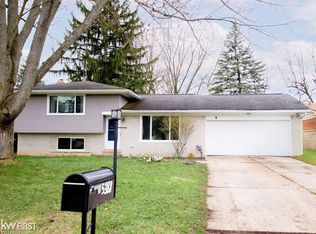 5388 Fern Ave, Grand Blanc, MI 48439