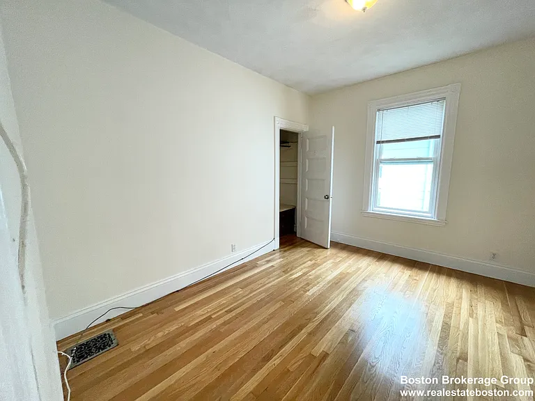 72 Roseclair St #2 — Photo 4