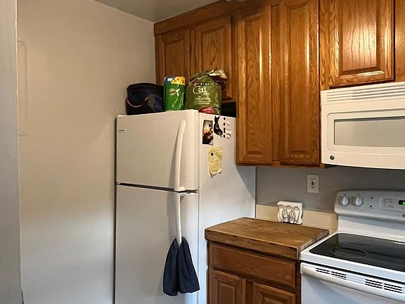 2nd image of 1001 SE 16th St APT 15