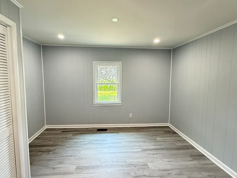215 Newton Ln — Photo 32
