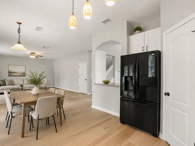 kitchen/dinning table/living room