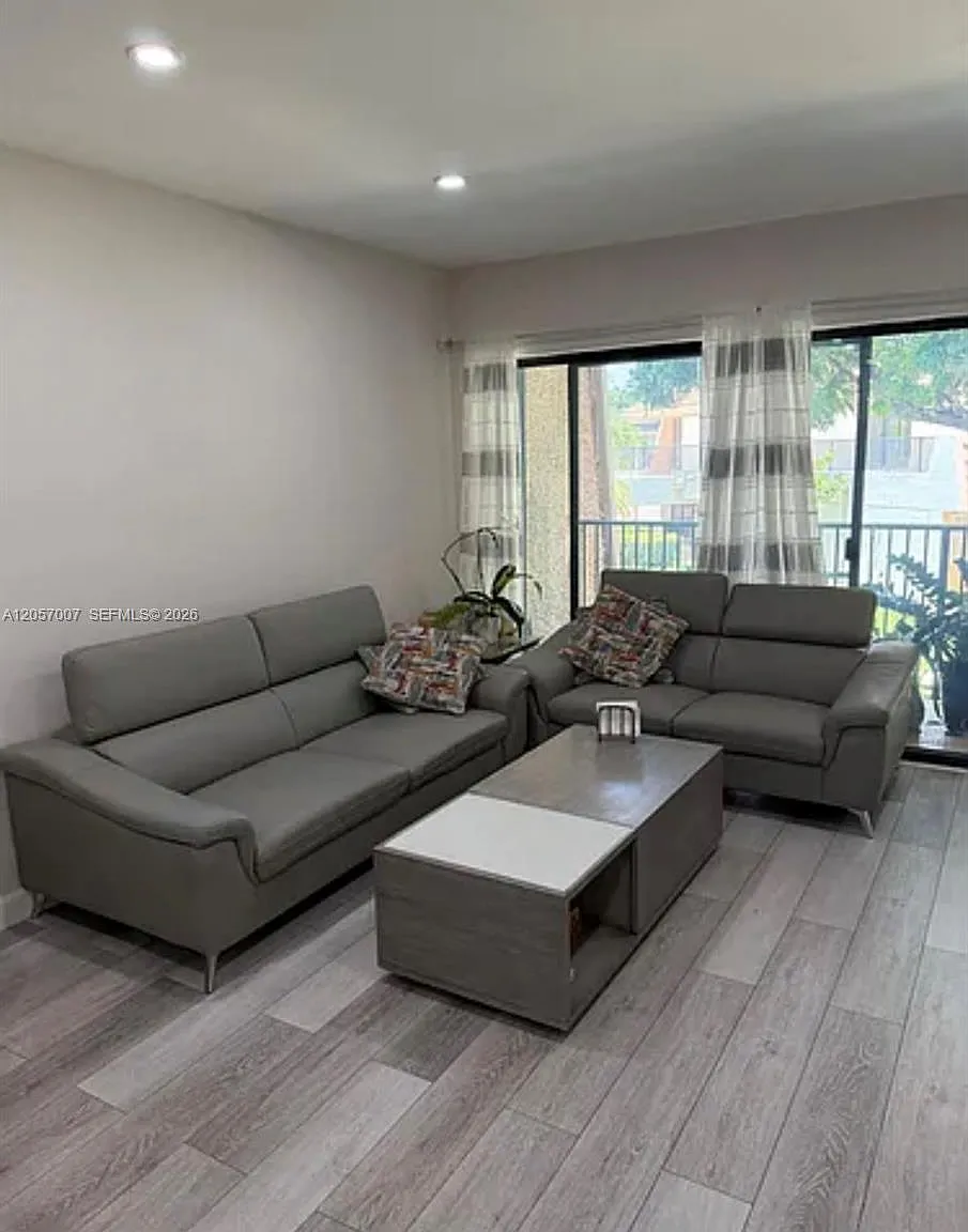 Sunrise Point Condo Bldg — Photo 2