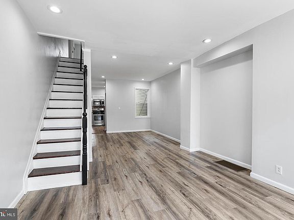 2nd image of 3823 Mount Vernon St