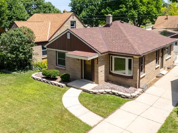 2406 S 82nd STREET, West Allis, WI 53219