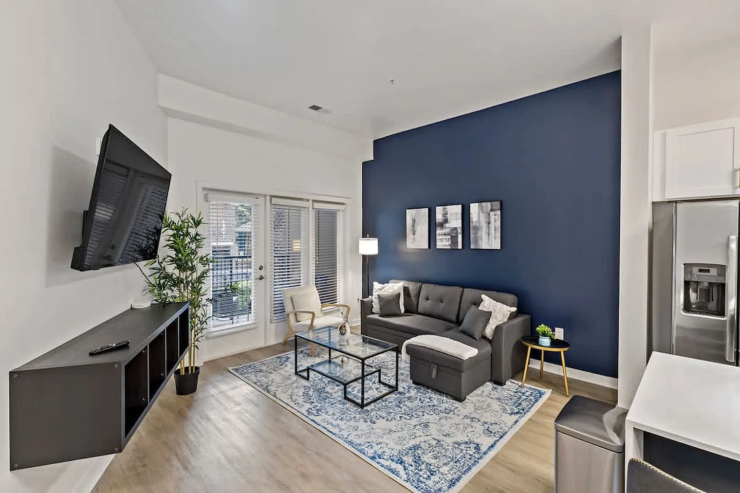 2 bed, 2.0 bath, 1130 sqft, $4,162 — Photo 2